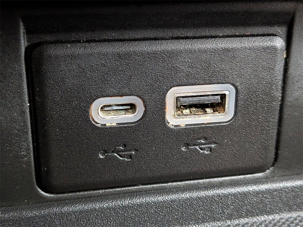 Used 2022 GMC Yukon XL SLT image 23