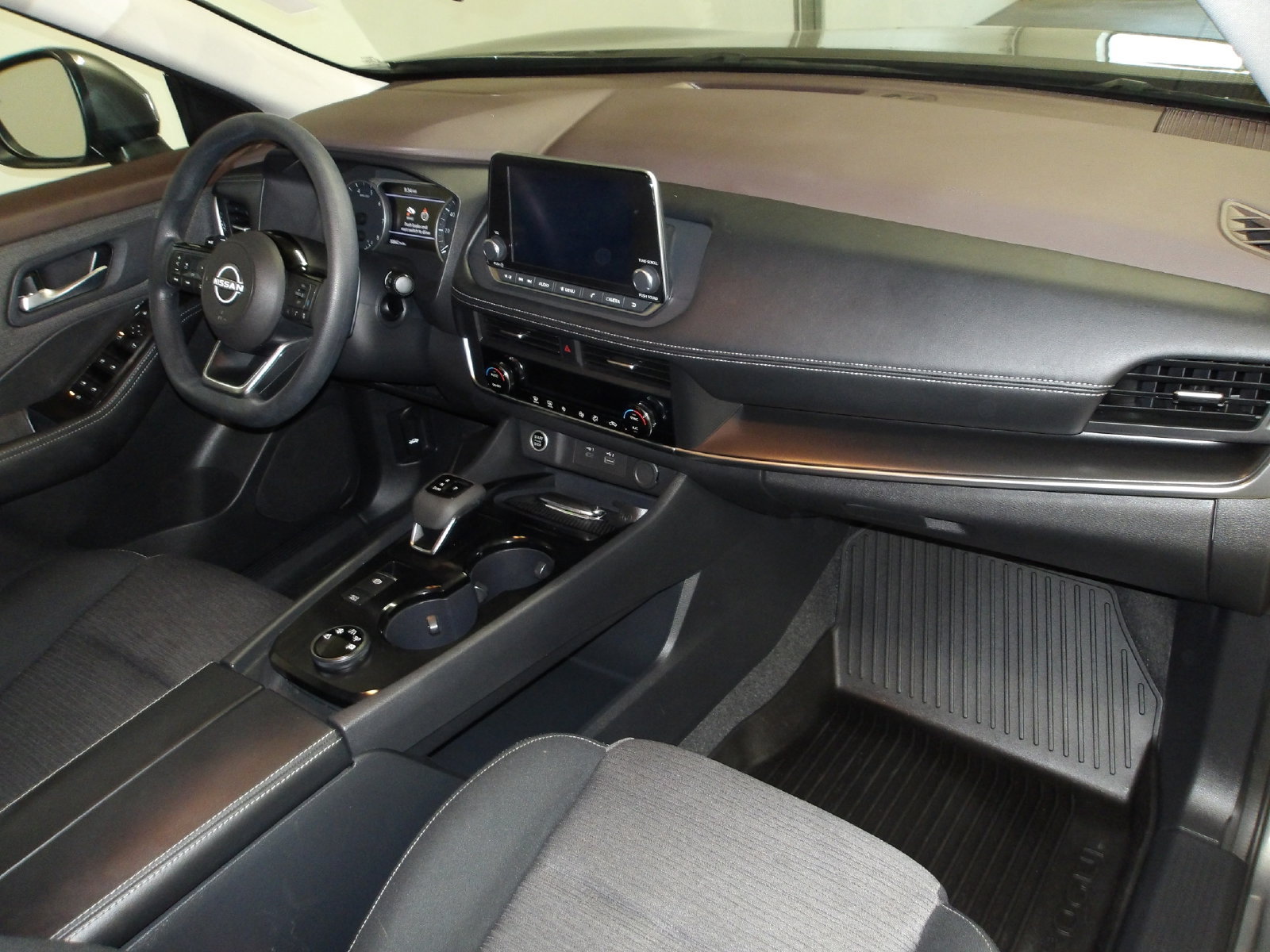 Used 2023 Nissan Rogue SV AWD/4WD image 16