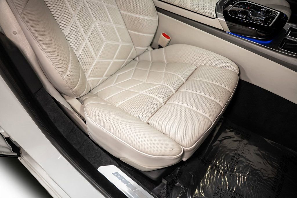 Used 2023 BMW 740i w/ Luxury Rear Seating Package image 33