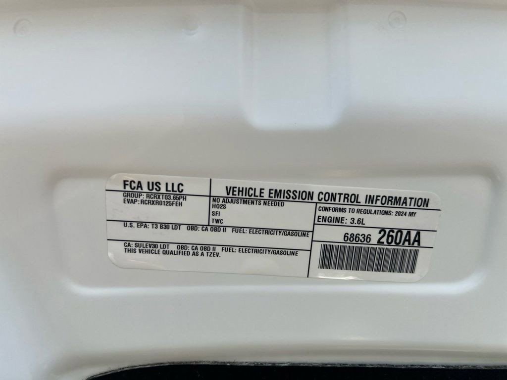 Used 2024 Chrysler Pacifica Select image 31