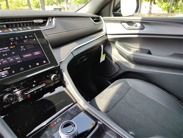 New 2025 Jeep Grand Cherokee L Altitude image 25