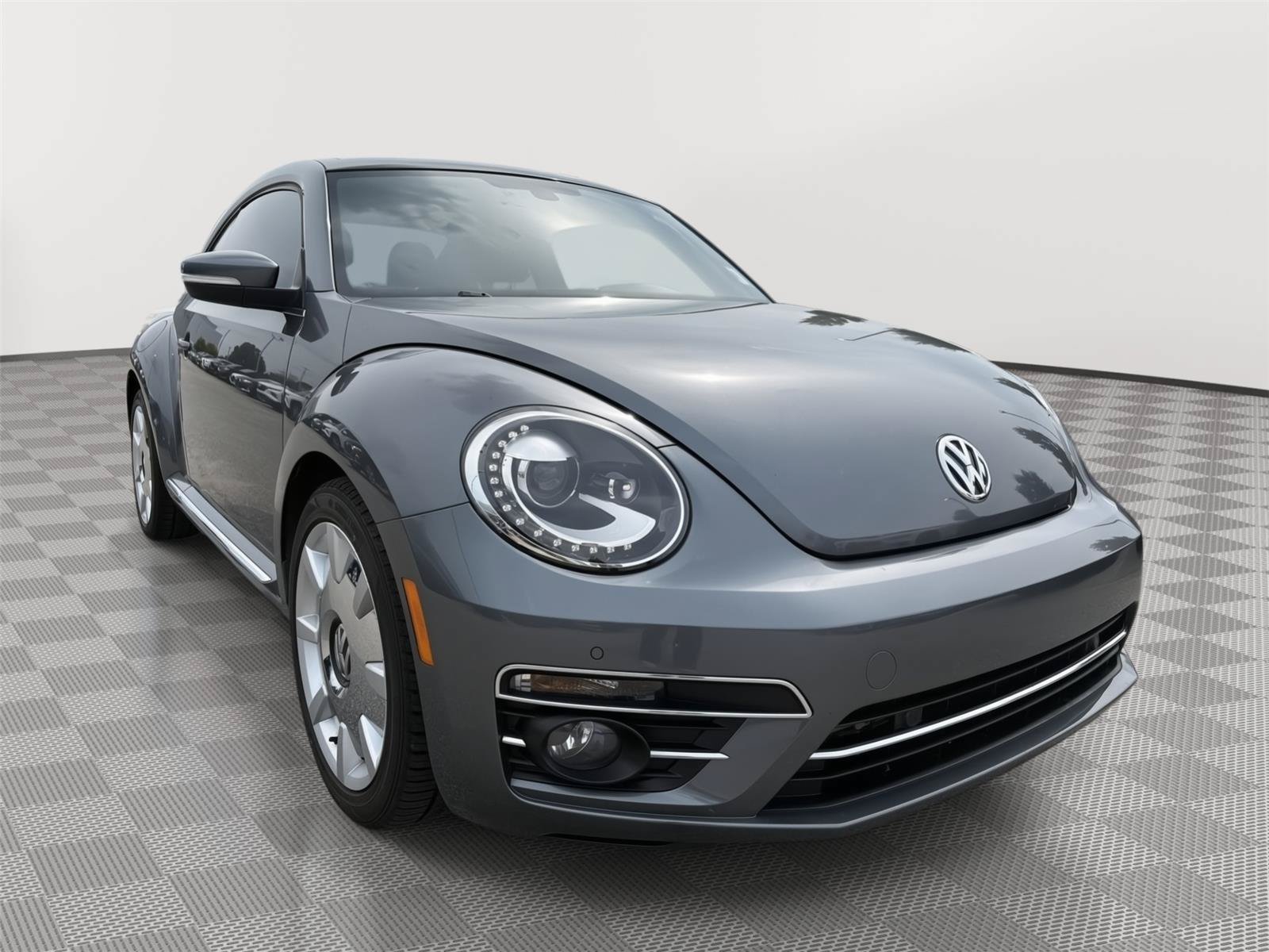 Used 2019 Volkswagen Beetle 2.0T SE w/ SE Premium Package FWD image 7