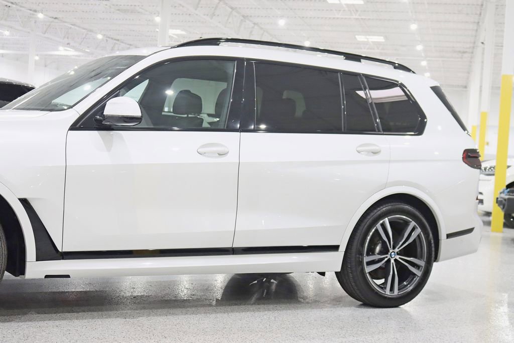 Used 2023 BMW X7 xDrive40i w/ M Sport Package image 3