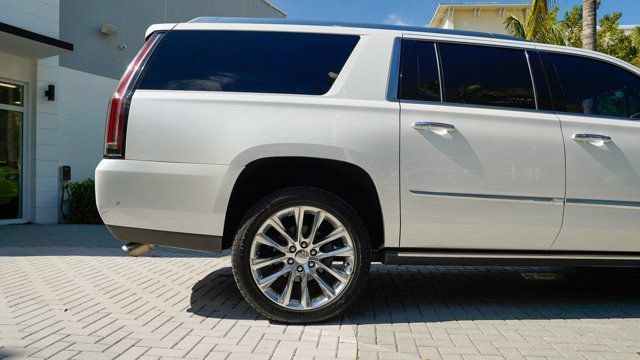 Used 2019 Cadillac Escalade ESV Premium Luxury RWD image 27