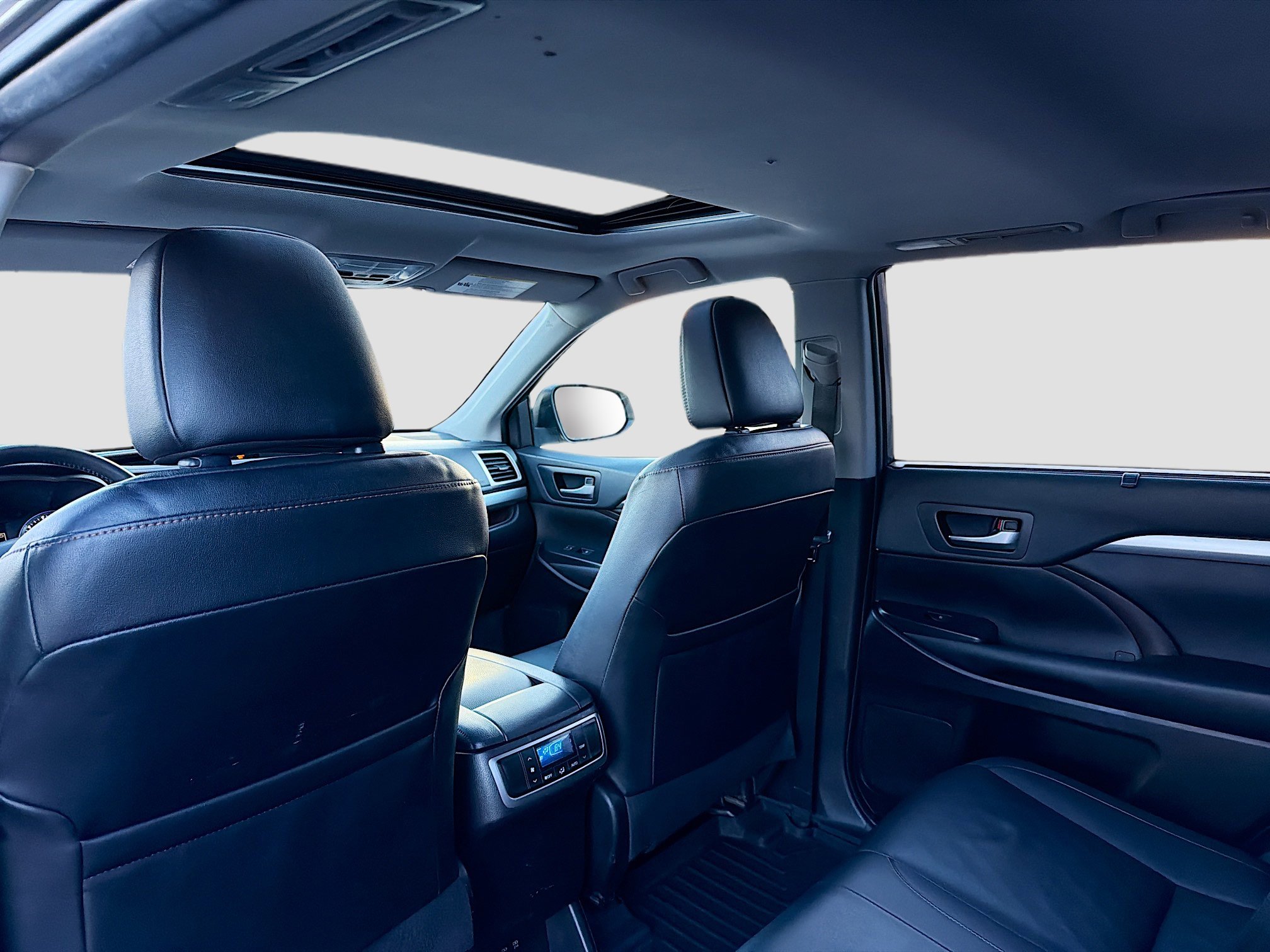 Used 2019 Toyota Highlander XLE image 6