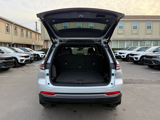 New 2026 Jeep Grand Cherokee Altitude image 9
