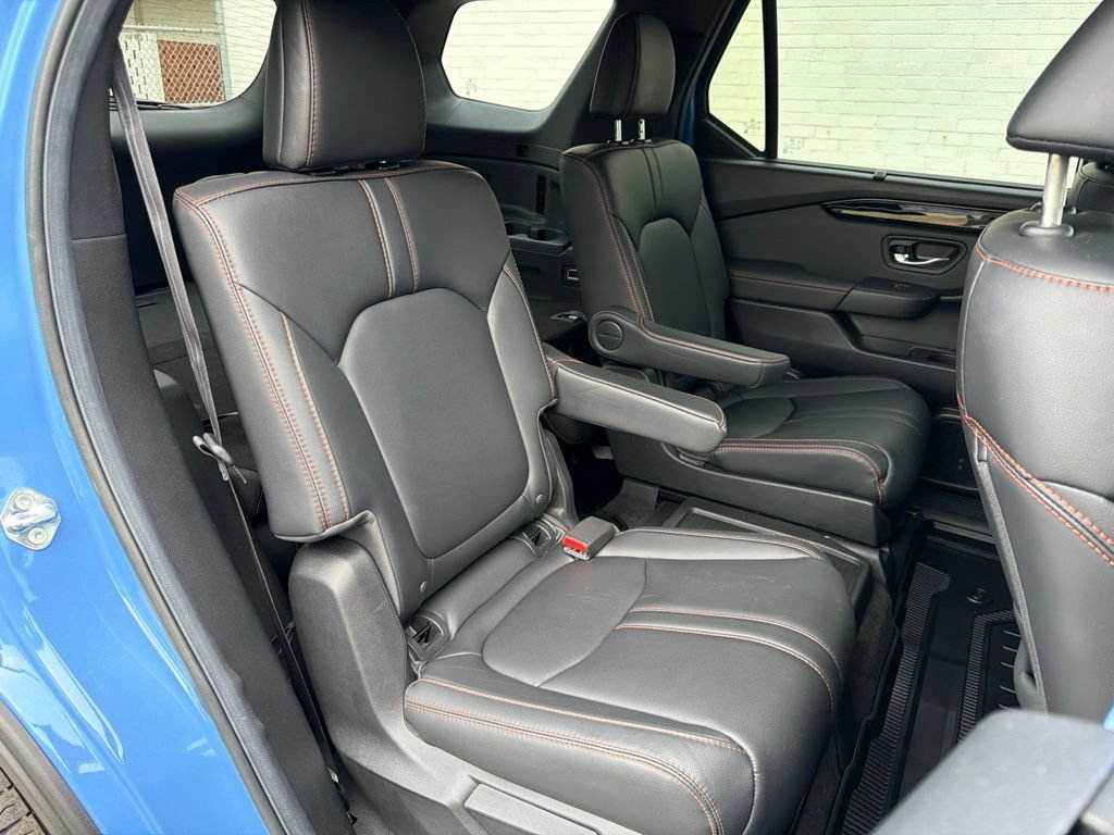 Used 2025 Honda Pilot TrailSport image 11