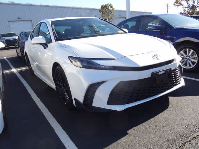 Used 2026 Toyota Camry SE FWD image 3