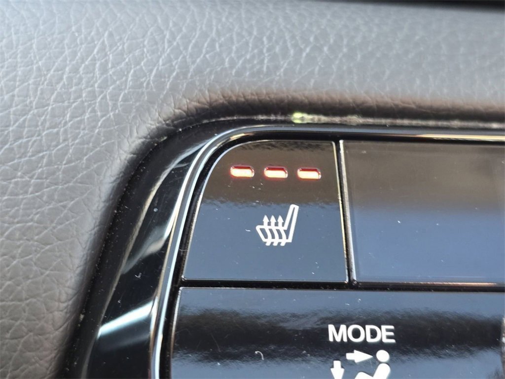 Used 2023 Honda Pilot Touring image 5