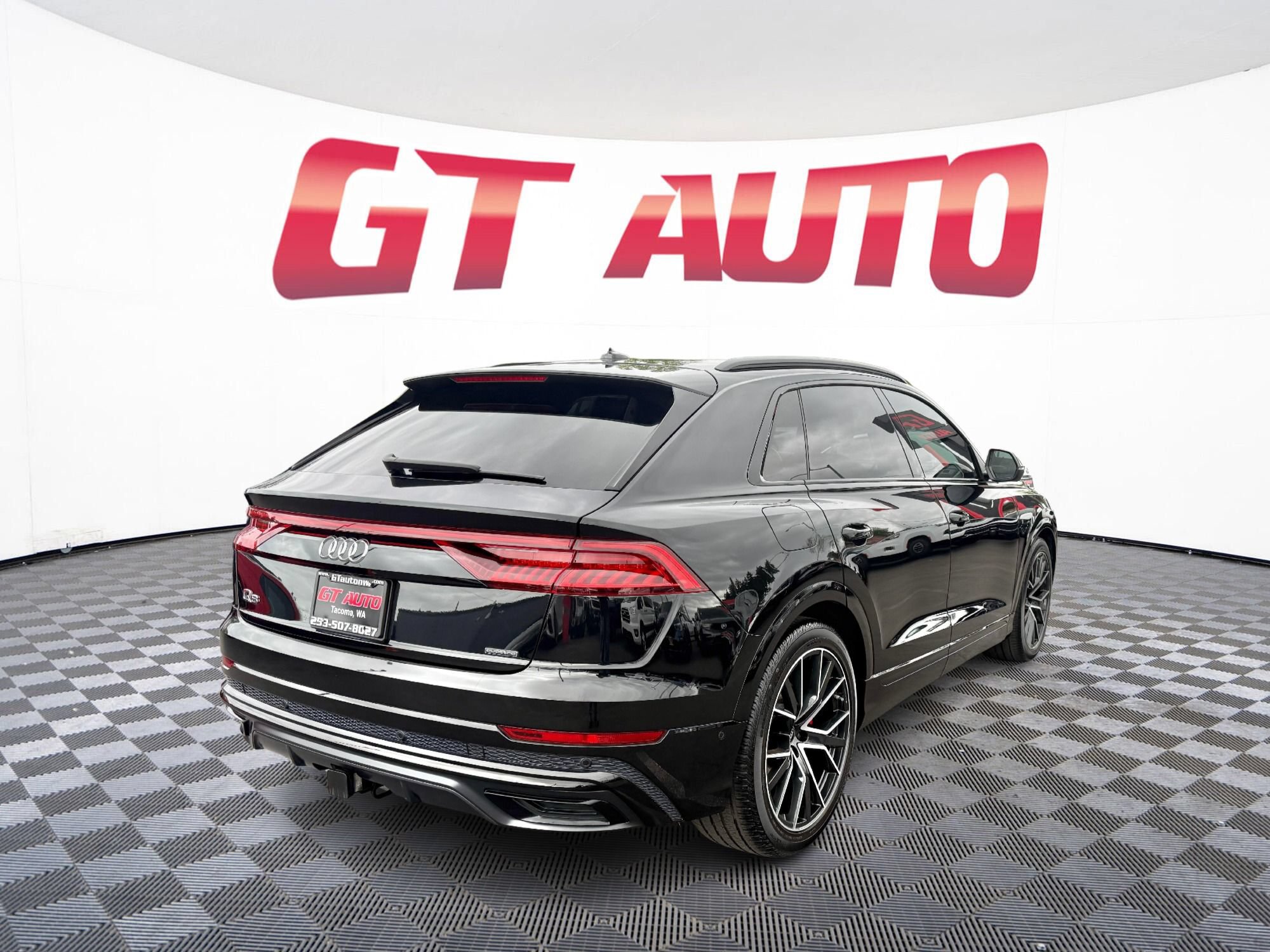 Used 2023 Audi Q8 Prestige AWD/4WD image 4