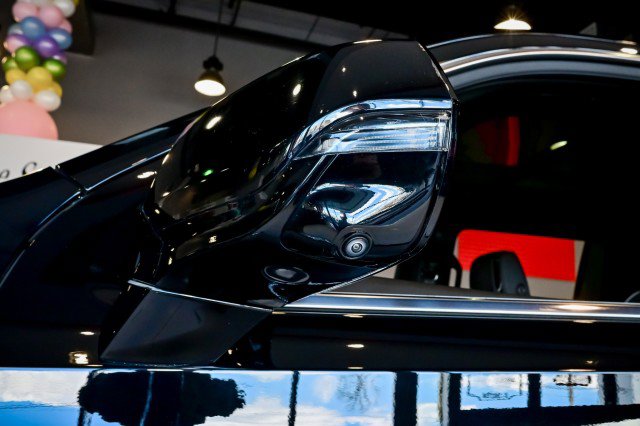 Used 2023 Cadillac Escalade ESV Premium Luxury image 13