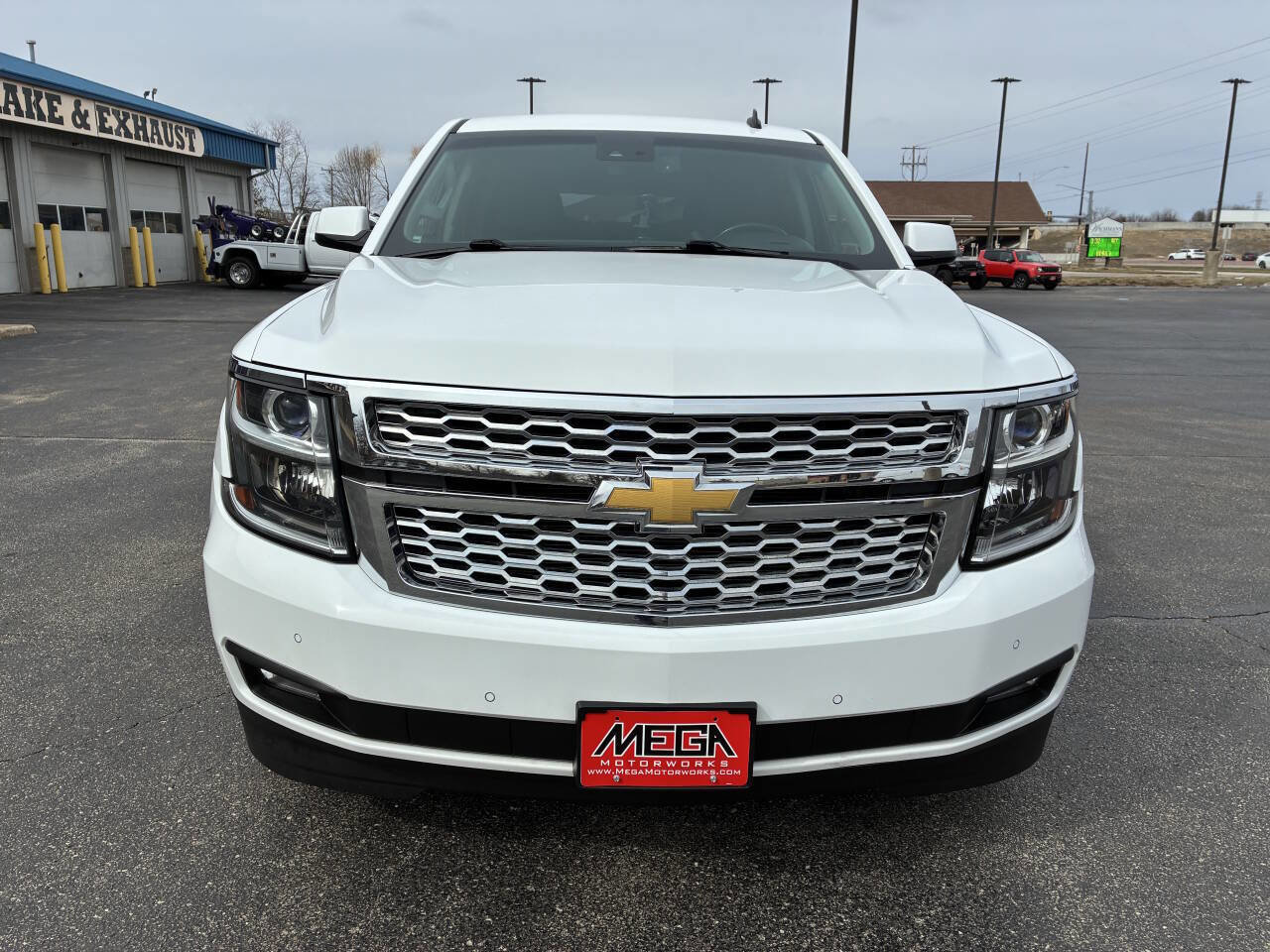 Used 2015 Chevrolet Suburban LT w/ Luxury Package AWD/4WD image 6