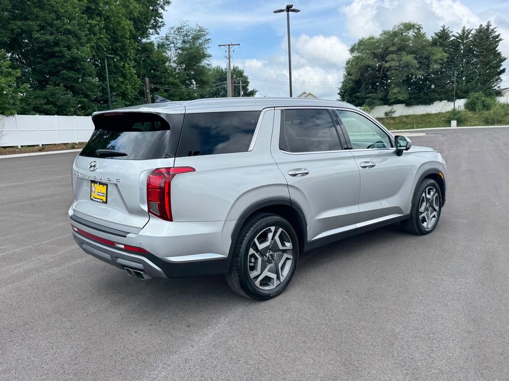 Used 2024 Hyundai Palisade Limited FWD image 4