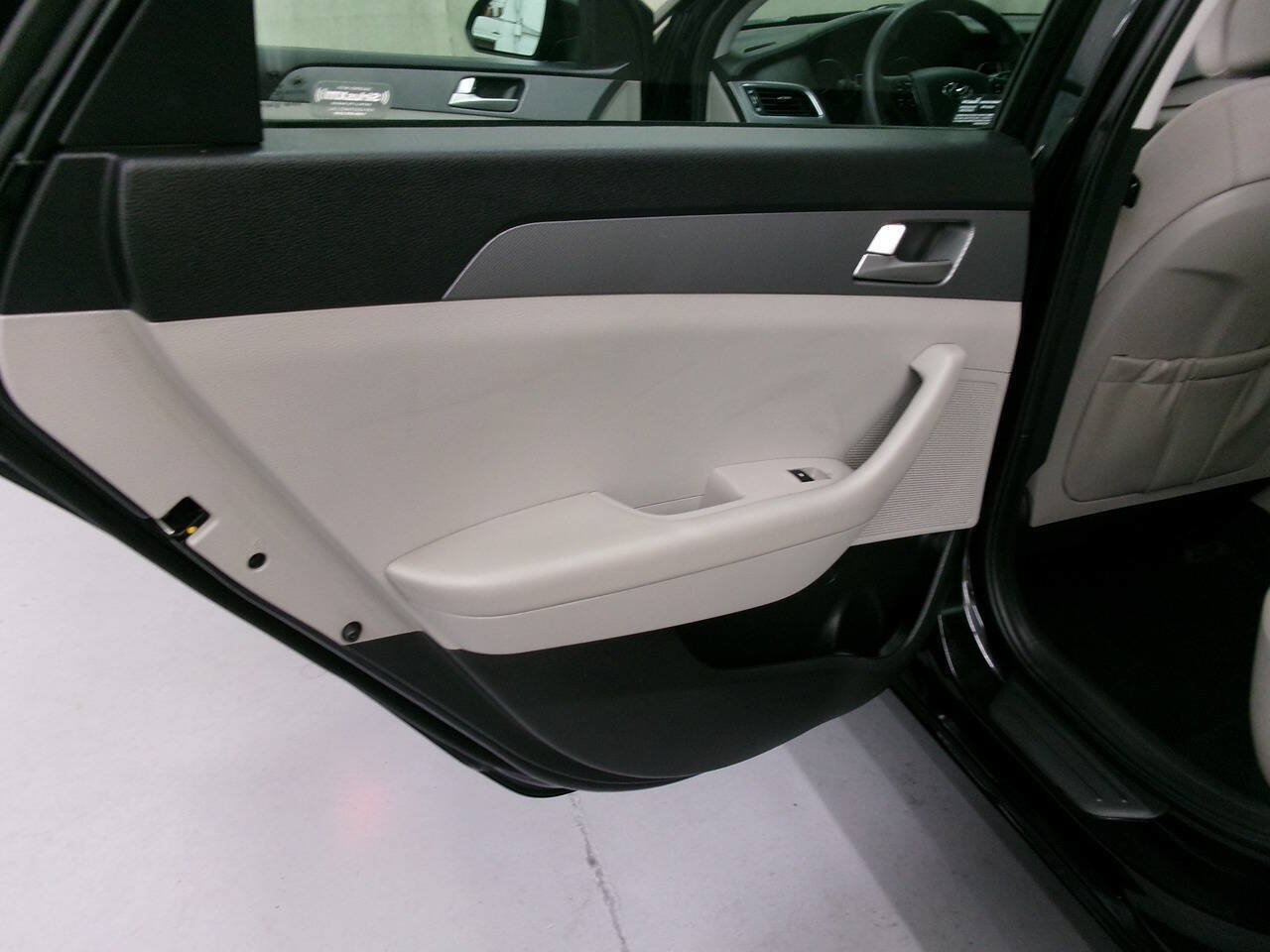 Used 2017 Hyundai Sonata SE FWD image 23