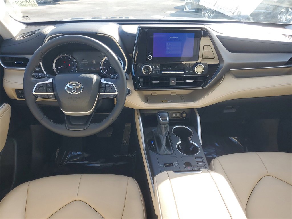 Used 2024 Toyota Highlander XLE image 10