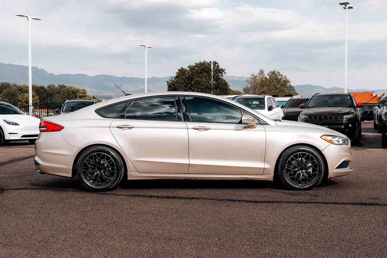 Used 2018 Ford Fusion SE FWD image 8
