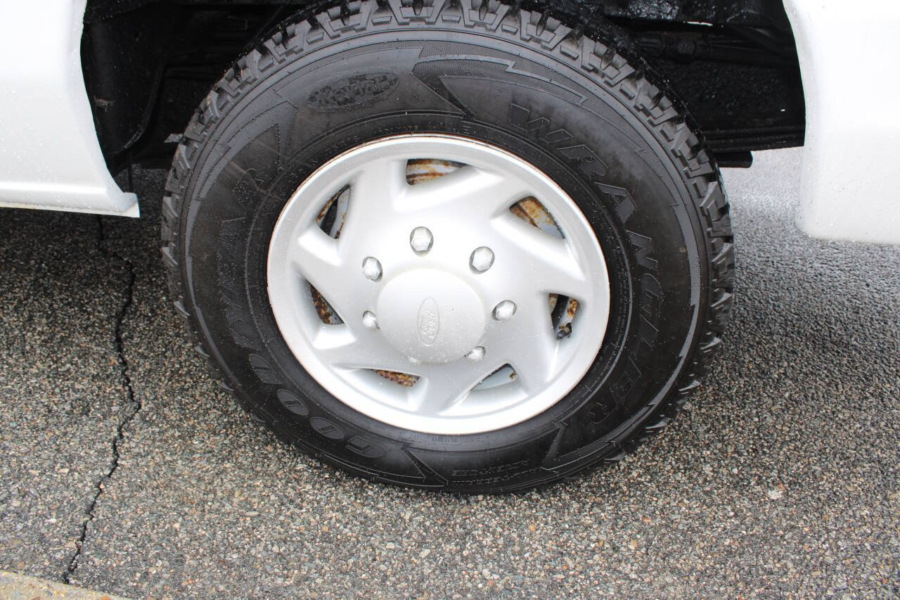 Used 2003 Ford E-350 and Econoline 350 XL RWD image 9