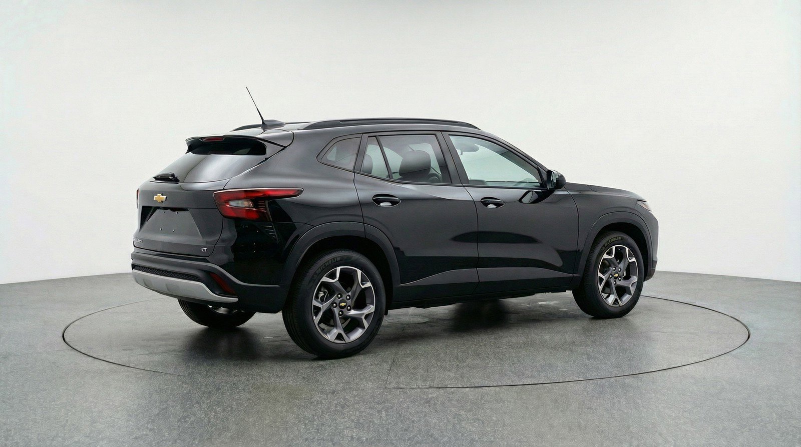 Used 2025 Chevrolet Trax LT w/ LT Convenience Package image 9