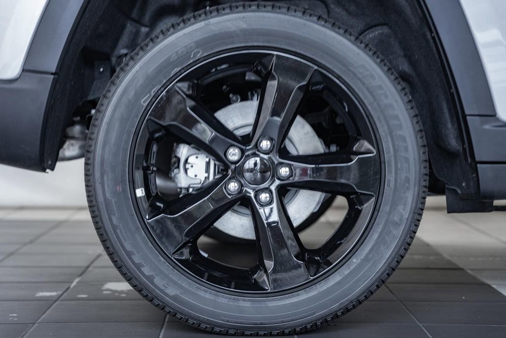 New 2025 Jeep Grand Cherokee Altitude image 17