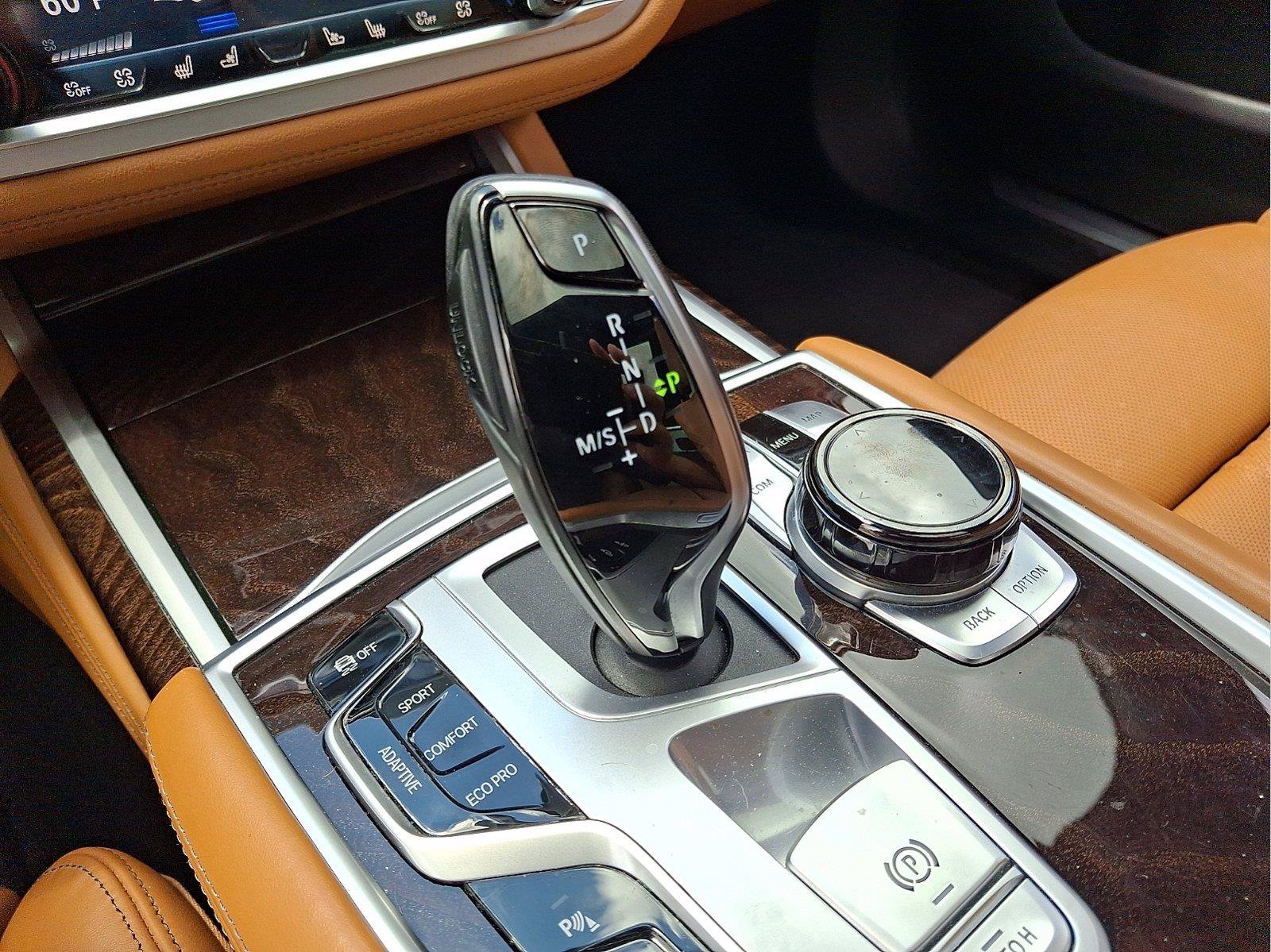 Used 2021 BMW 750i xDrive w/ Executive Package AWD/4WD image 13