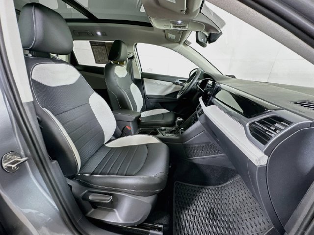 Certified 2025 Volkswagen Taos SEL AWD/4WD image 29
