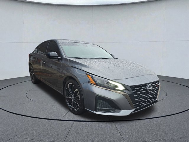 Used 2023 Nissan Altima 2.5 SR w/ SR Premium Package image 7