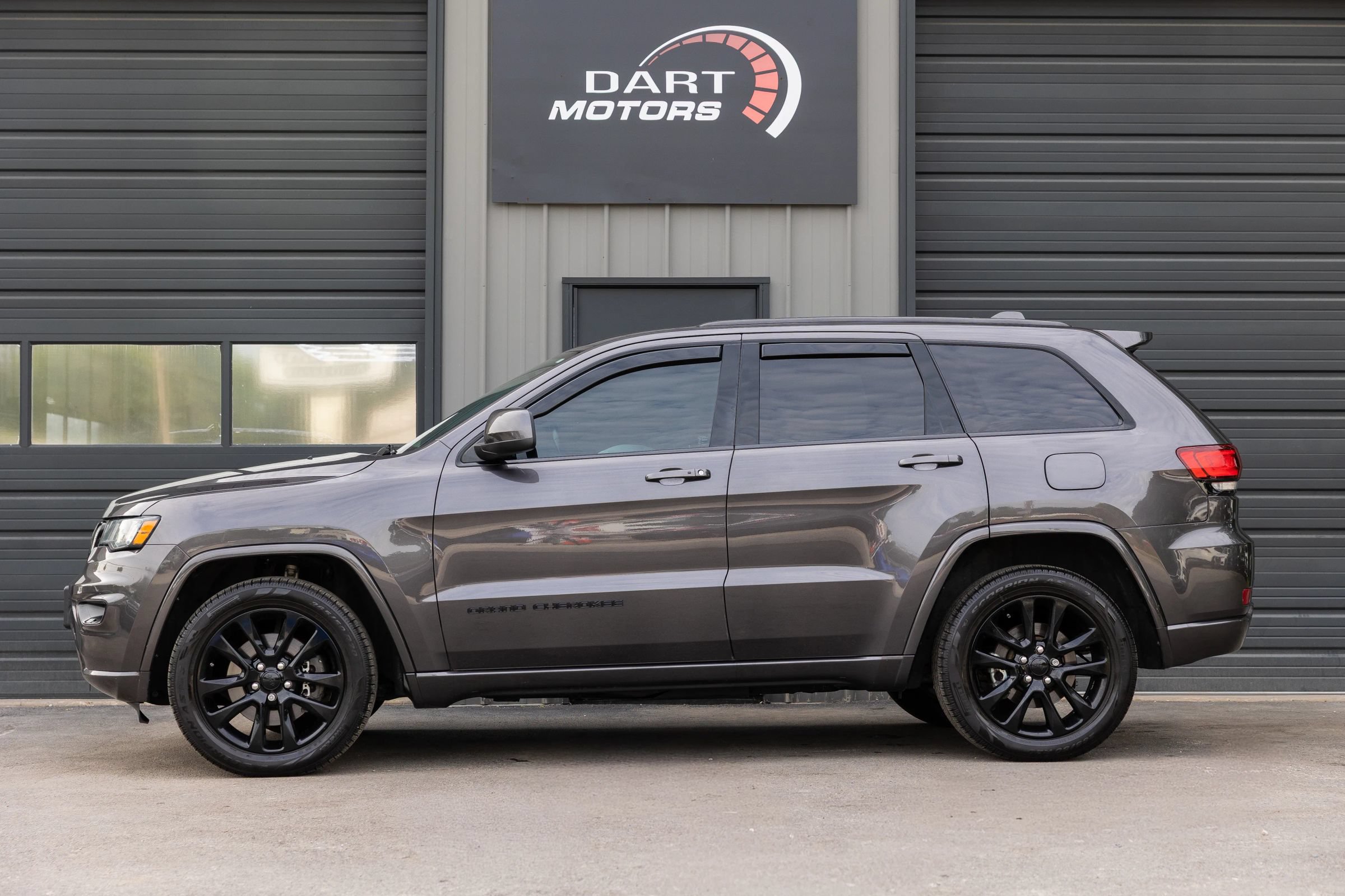 Used 2021 Jeep Grand Cherokee Laredo X AWD/4WD image 4