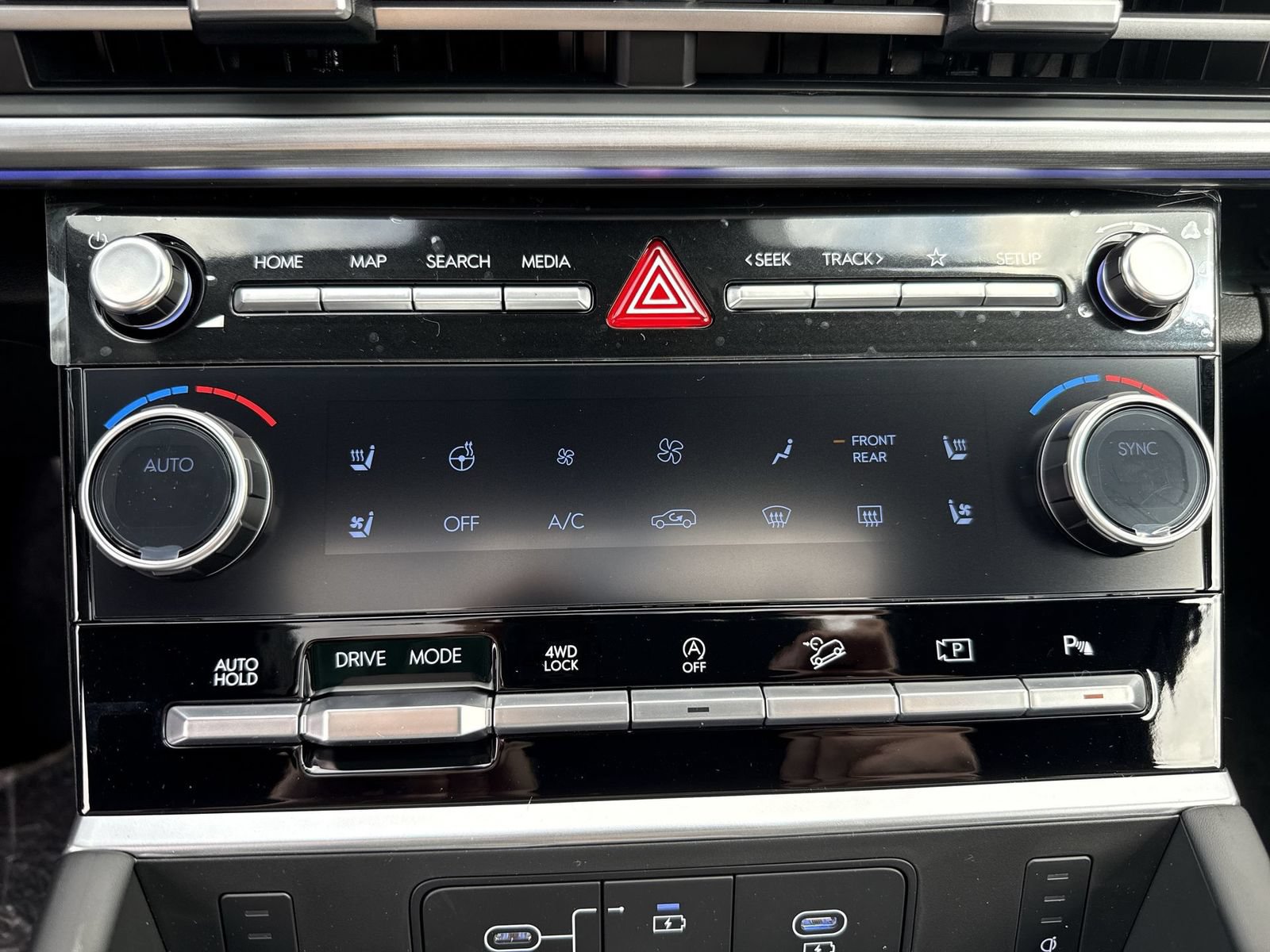 Certified 2026 Hyundai Santa Fe Limited AWD/4WD image 23