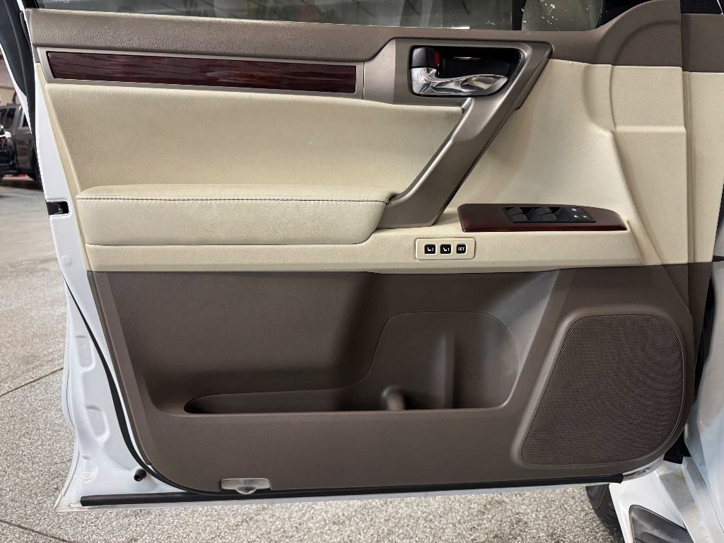 Used 2017 Lexus GX 460 Premium w/ Premium Package image 15