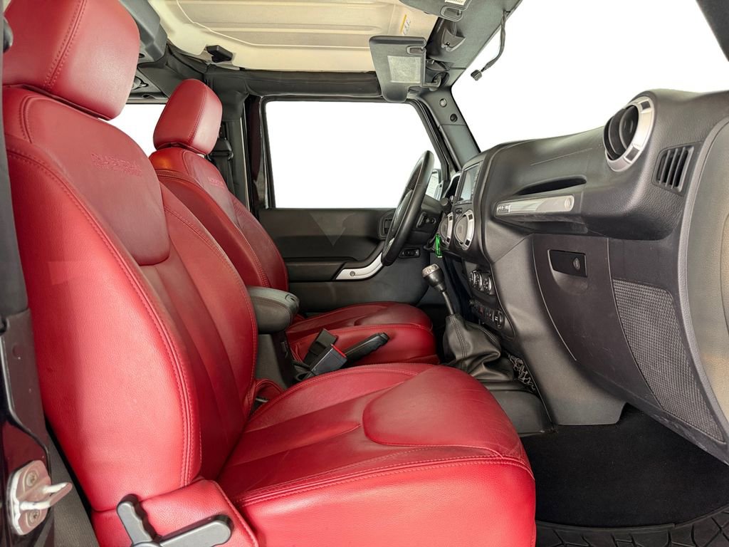 Used 2013 Jeep Wrangler Rubicon AWD/4WD image 17