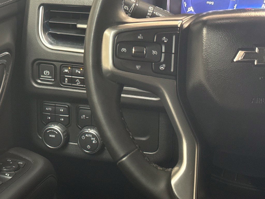 Used 2023 Chevrolet Tahoe Z71 w/ Luxury Package AWD/4WD image 17