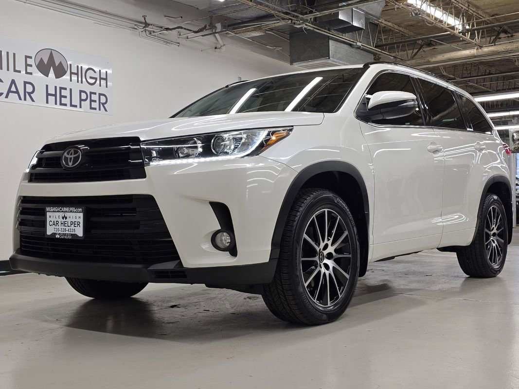 Used 2017 Toyota Highlander SE image 24