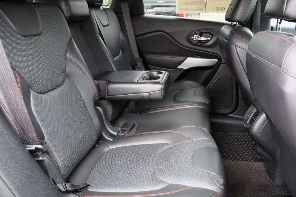 Used 2018 Jeep Cherokee Trailhawk w/ Quick Order Package 27L image 26