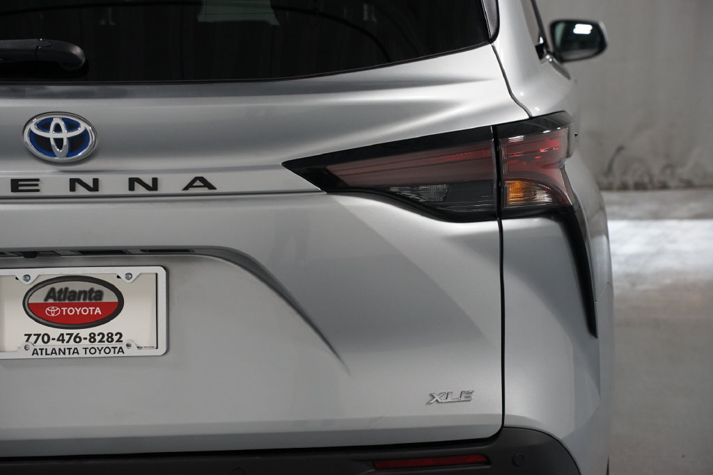 Certified 2025 Toyota Sienna XLE FWD image 10