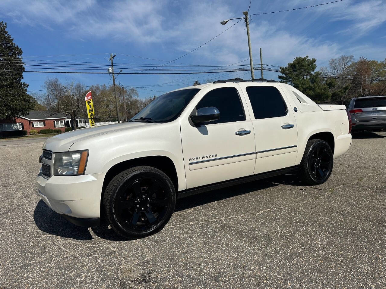 Used 2013 Chevrolet Avalanche LTZ RWD image 28