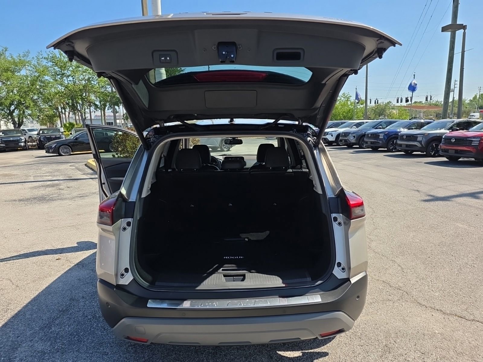 Used 2021 Nissan Rogue SL w/ Premium Package image 24