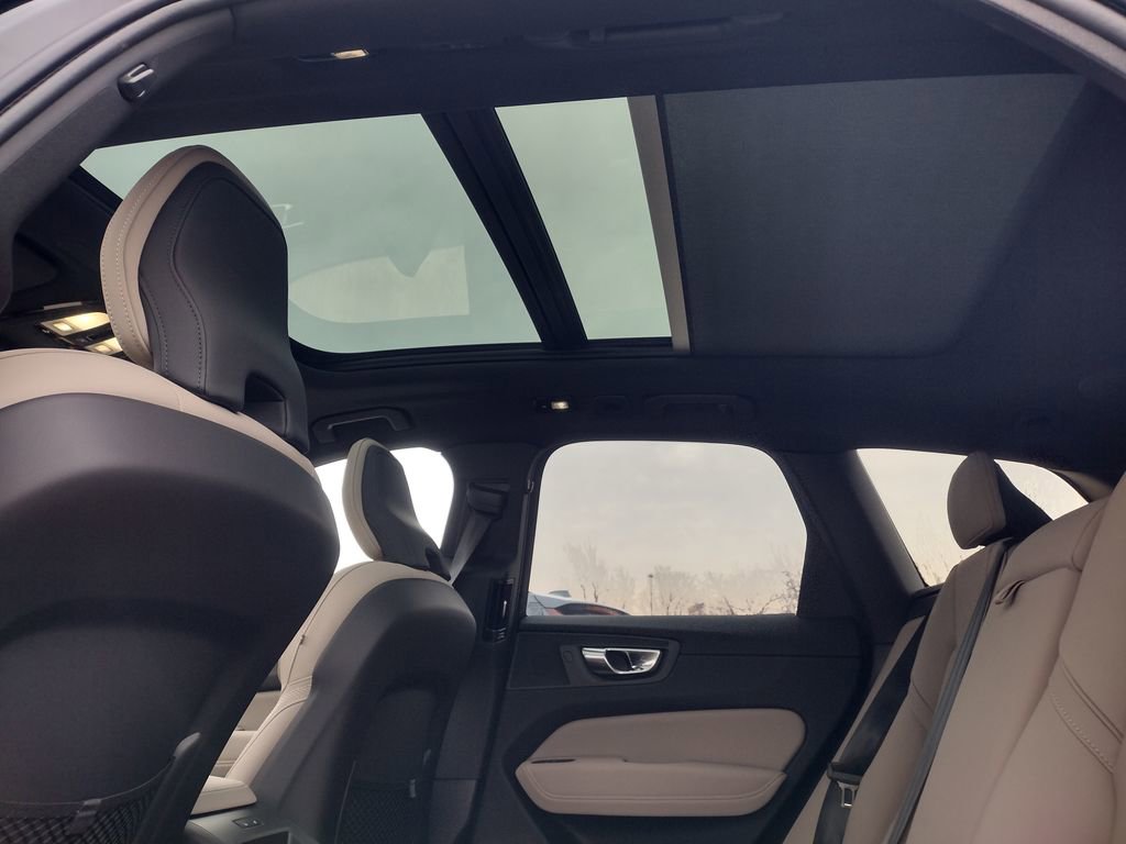 New 2026 Volvo XC60 B5 Plus w/ Climate Package image 18