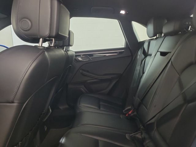 Used 2018 Porsche Macan AWD/4WD image 12