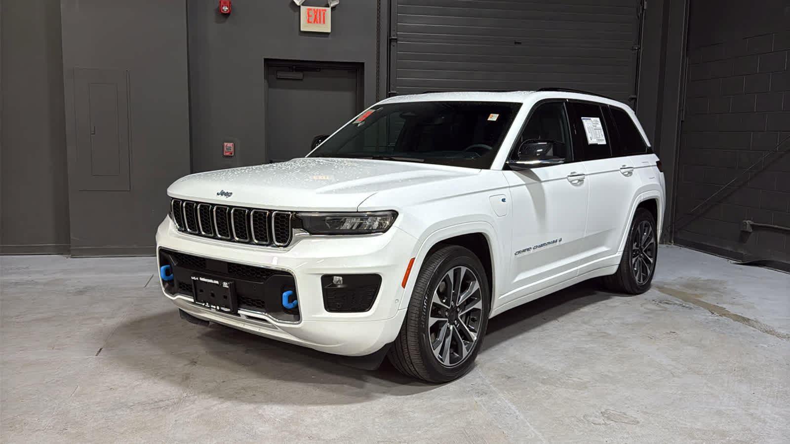 Used 2023 Jeep Grand Cherokee Overland AWD/4WD image 3