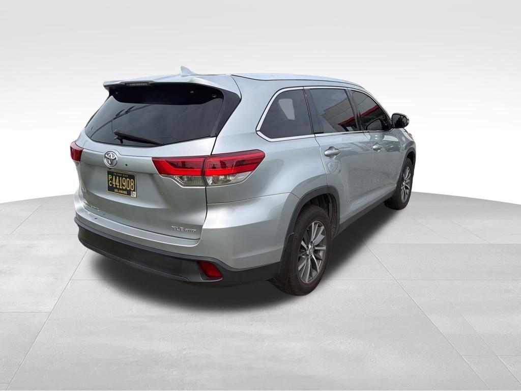 Used 2019 Toyota Highlander XLE AWD/4WD image 6