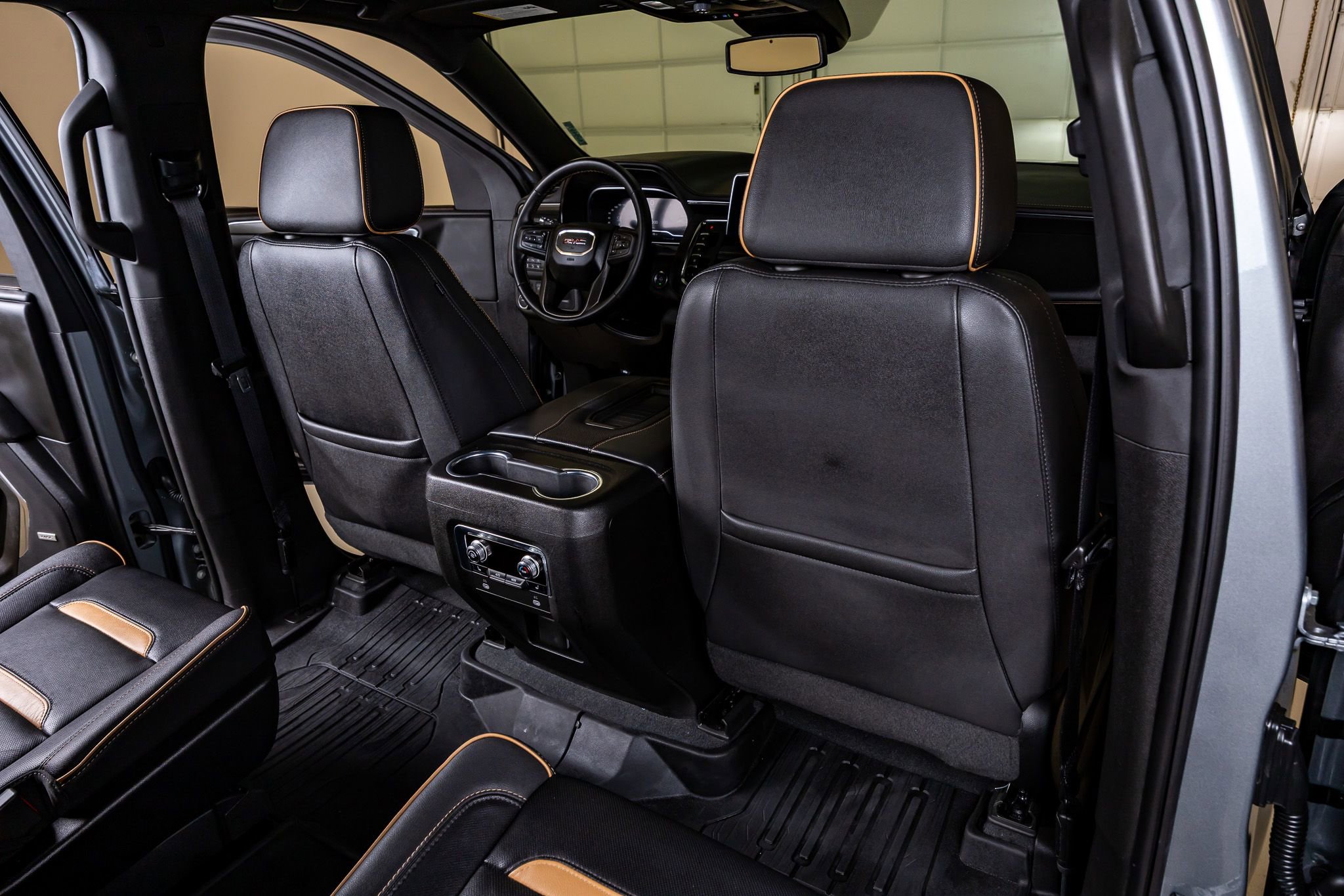 Used 2023 GMC Yukon AT4 w/ Technology Package AWD/4WD image 32