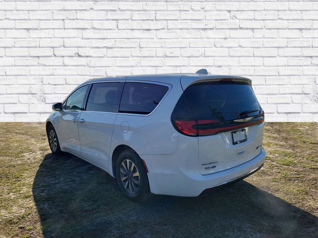 Used 2022 Chrysler Pacifica Touring-L image 3