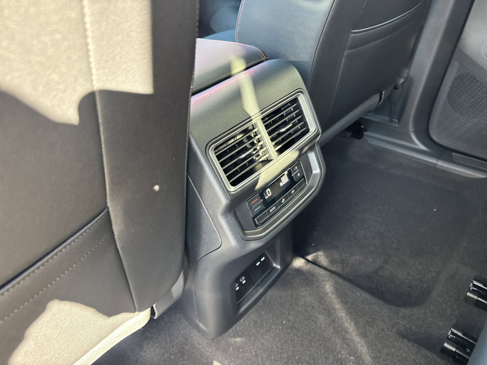 New 2026 Volkswagen Atlas Peak Edition image 22