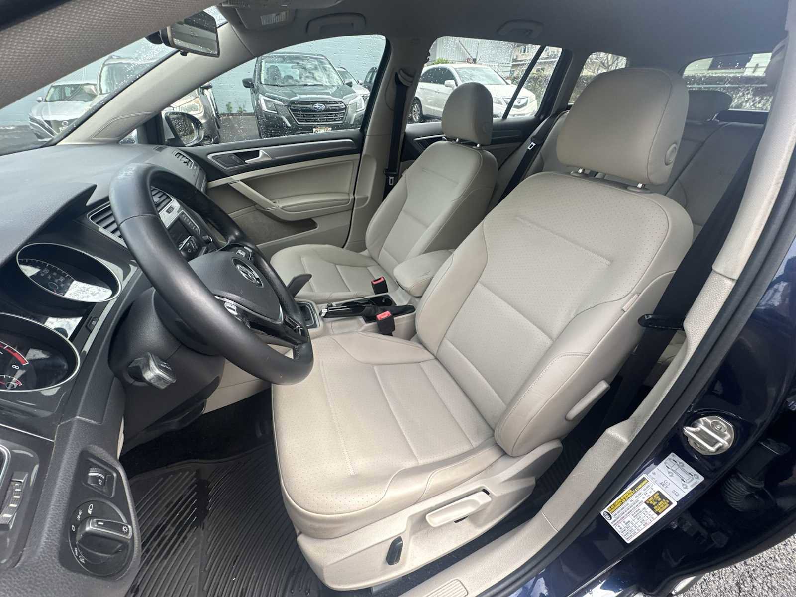 Used 2017 Volkswagen Golf Alltrack S image 11