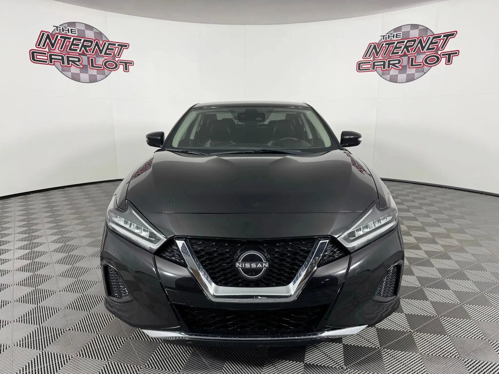 Used 2023 Nissan Maxima SV w/ Floor Mat Group image 2
