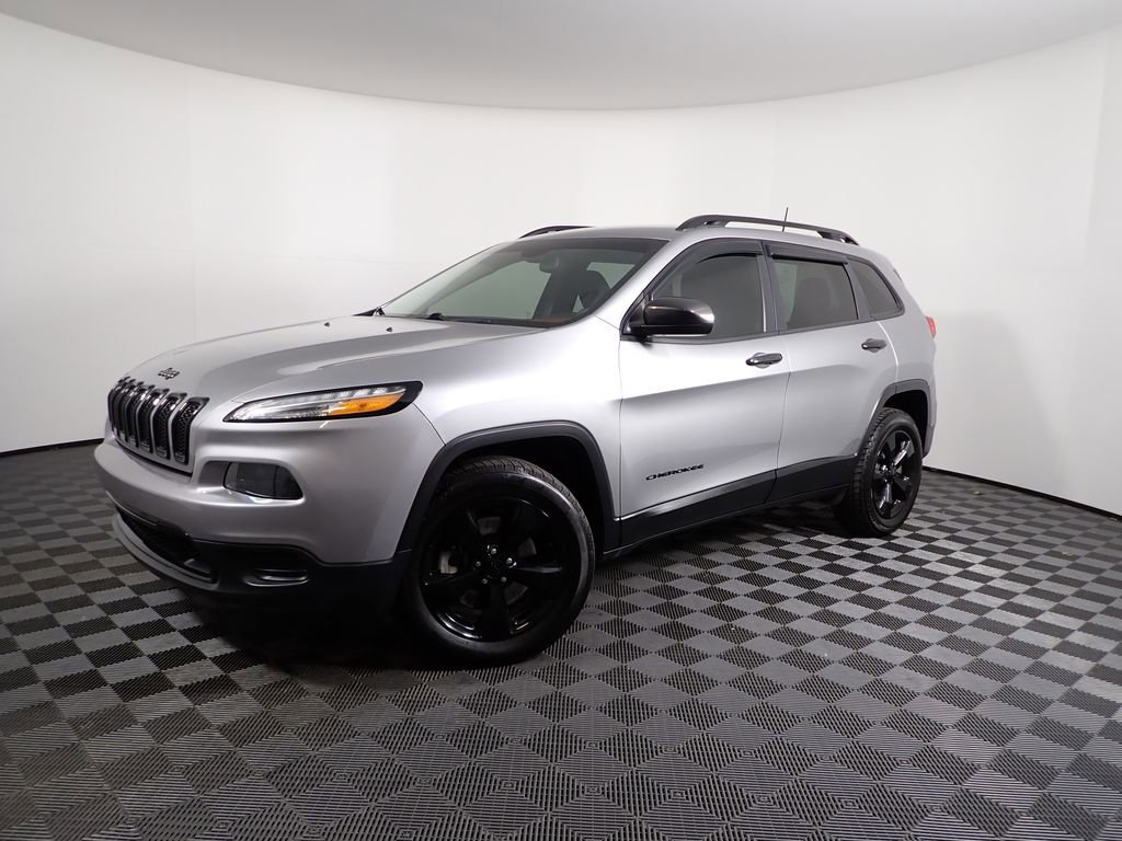 Used 2017 Jeep Cherokee Sport w/ Cold Weather Group image 2