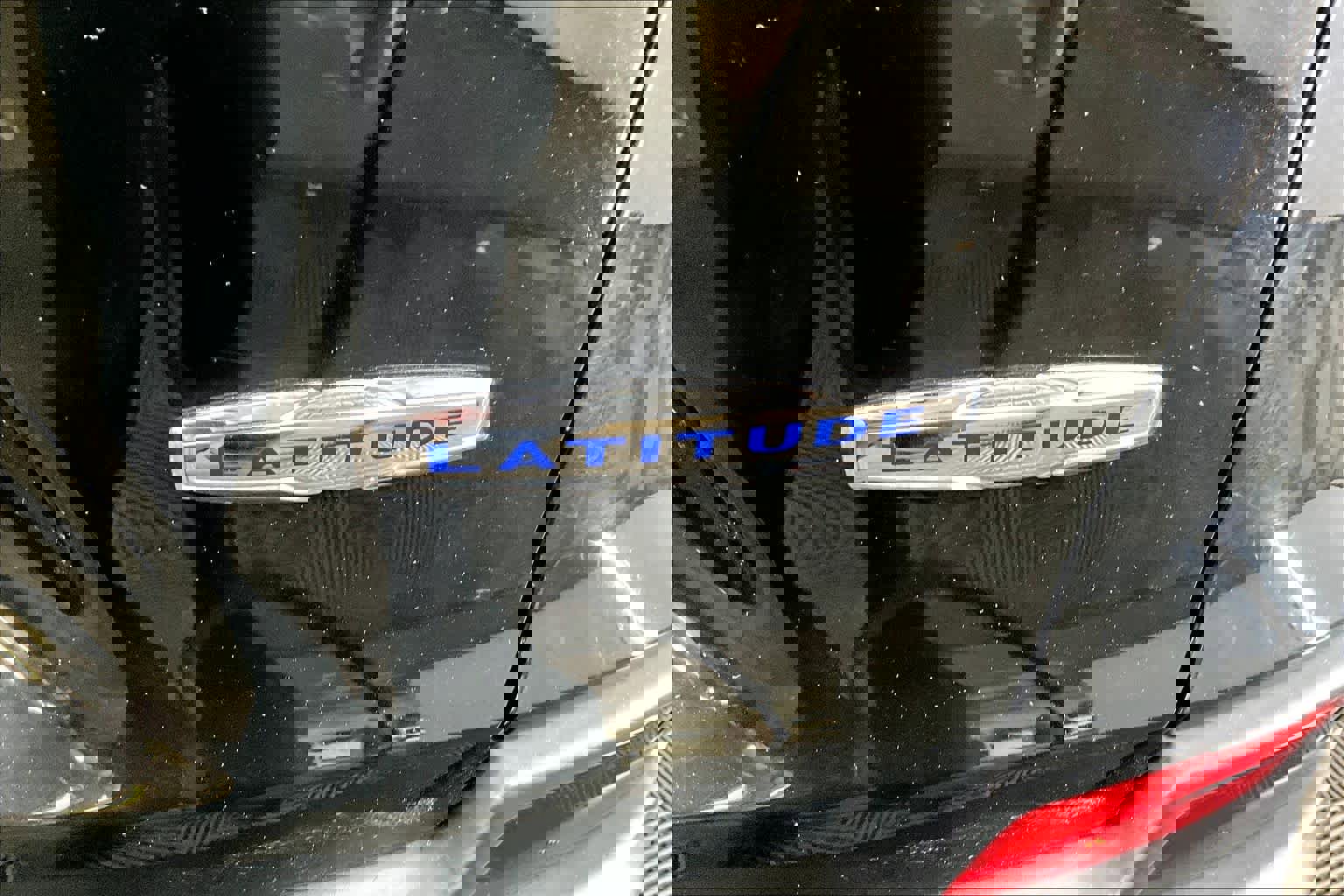 Used 2019 Jeep Cherokee Latitude w/ Popular Appearance Group image 10