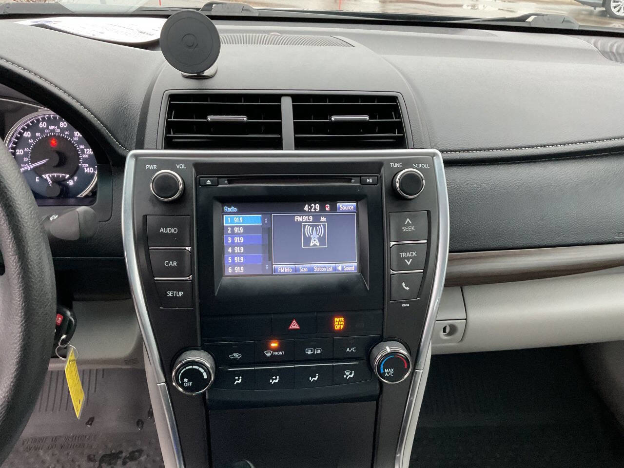 Used 2016 Toyota Camry LE image 19