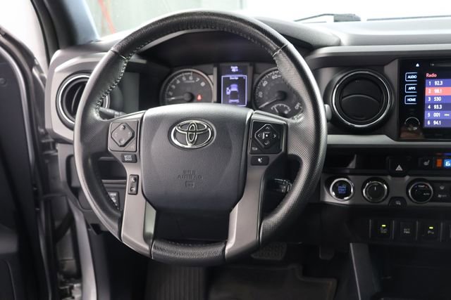 Used 2017 Toyota Tacoma TRD Sport w/ Premium & Technology Package image 10