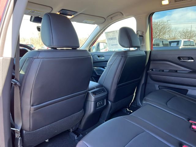 New 2026 Nissan Pathfinder SL image 36